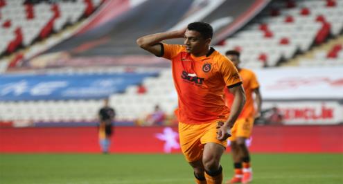 مصدر ليلا كورة: جالاتا سراي قرر شراء مصطفى محمد بشكل نهائي